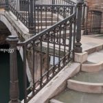 Uno dei 400 ponti, testimoni di tanti passi nella storia di Venezia