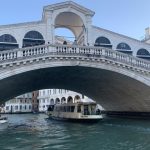 Ponte di Rialto, il più antico dei quattro ponti che attraversano il Canal Grande