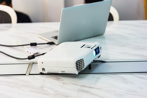connect laptop to projector